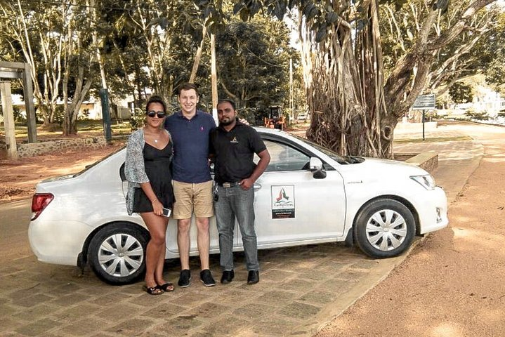 Transfer between Colombo (CMB) Airport and Villa 46, Hikkaduwa - Photo 1 of 7